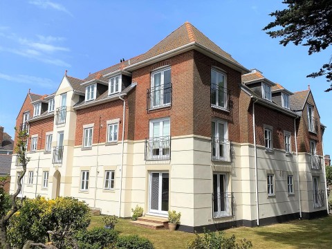 View Full Details for Dunvegan Lodge, Bincleaves Road, Weymouth