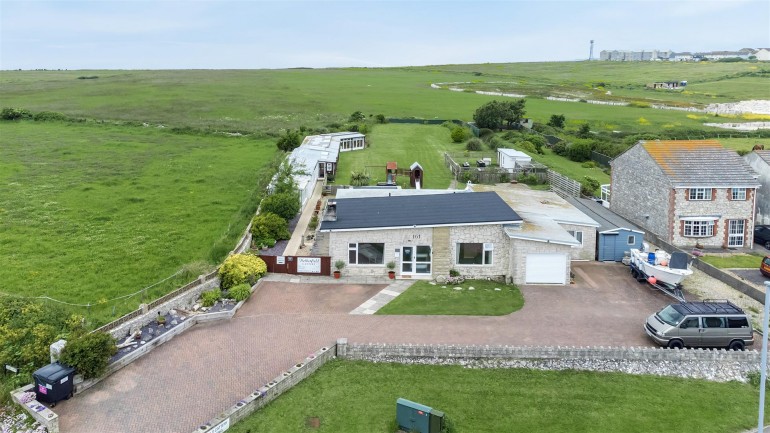 Bungalow & Cattery Business, Avalanche Road, Southwell,Portland