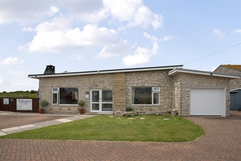 Bungalow & Cattery Business, Avalanche Road, Southwell,Portland