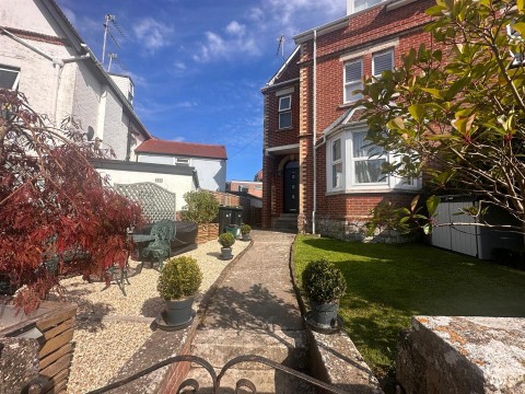 View Full Details for Sixpences, Northbrook Road, Swanage